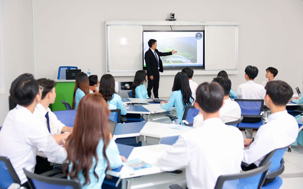 Trường Đại học Văn Hiến dành nhiều chính sách học phí, học bổng hỗ trợ thiết thực, kịp thời cho thí sinh - ảnh 2 Trường Đại học Văn Hiến dành nhiều chính sách học phí, học bổng hỗ trợ thiết thực, kịp thời cho thí sinh - ảnh 2