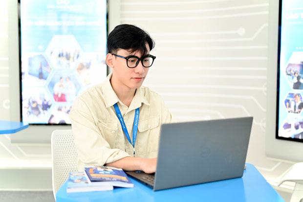 Sinh viên năm 2 phát hiện lỗ hổng bảo mật phần mềm thiết bị IoT - ảnh 3 Sinh viên năm 2 phát hiện lỗ hổng bảo mật phần mềm thiết bị IoT - ảnh 3