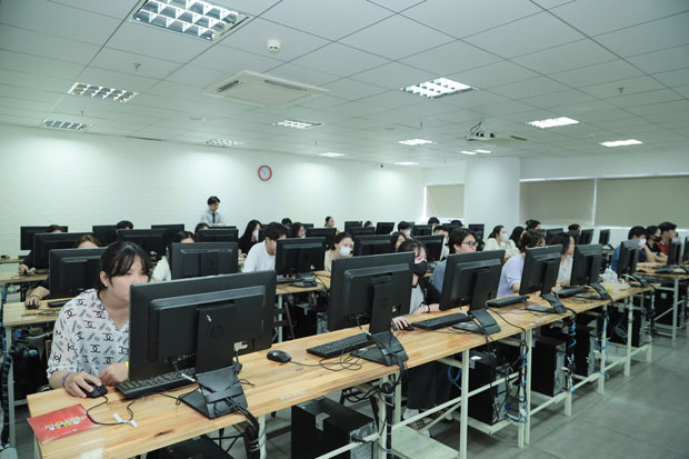 Để tiếng Anh không còn là nỗi lo của sinh viên - ảnh 4 Để tiếng Anh không còn là nỗi lo của sinh viên - ảnh 4