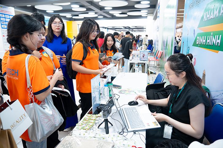 Trực tiếp bảo vệ đồ án trước doanh nghiệp, sinh viên HUTECH được đánh giá cao - ảnh 5 Trực tiếp bảo vệ đồ án trước doanh nghiệp, sinh viên HUTECH được đánh giá cao - ảnh 5