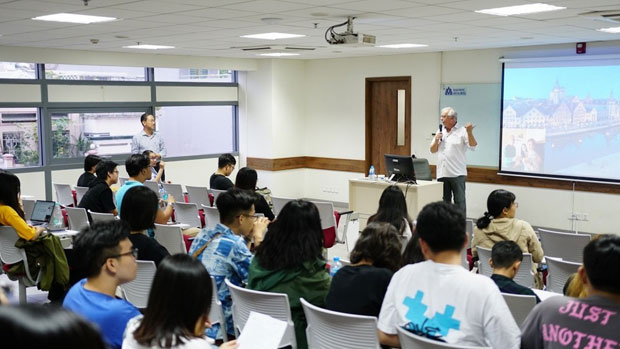 Nhiều cơ hội học tập tại trường đại học top - ảnh 3 Nhiều cơ hội học tập tại trường đại học top - ảnh 3