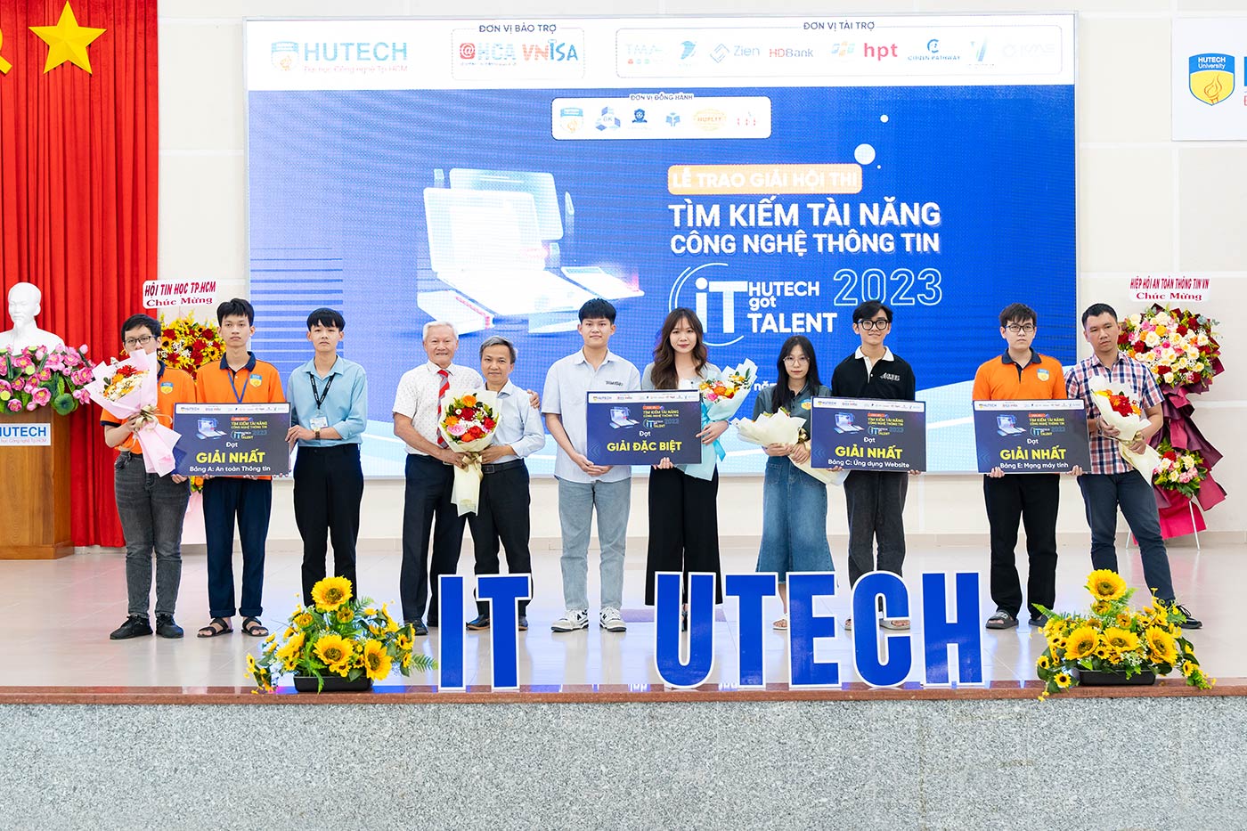 Sinh viên công nghệ thông tin học lưu động cùng chuyên gia - ảnh 6 Sinh viên công nghệ thông tin học lưu động cùng chuyên gia - ảnh 6