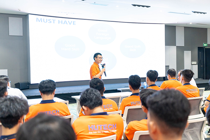 Sinh viên công nghệ thông tin học lưu động cùng chuyên gia - ảnh 3 Sinh viên công nghệ thông tin học lưu động cùng chuyên gia - ảnh 3