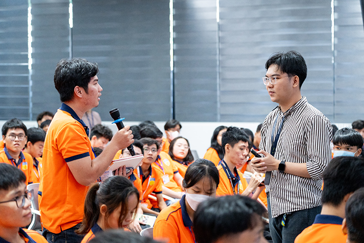 Sinh viên công nghệ thông tin học lưu động cùng chuyên gia - ảnh 4 Sinh viên công nghệ thông tin học lưu động cùng chuyên gia - ảnh 4