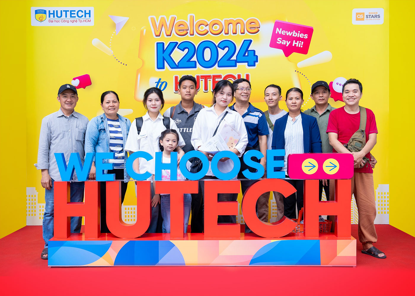 Rộn ràng đón tân sinh viên làm thủ tục nhập học - ảnh 1 Rộn ràng đón tân sinh viên làm thủ tục nhập học - ảnh 1