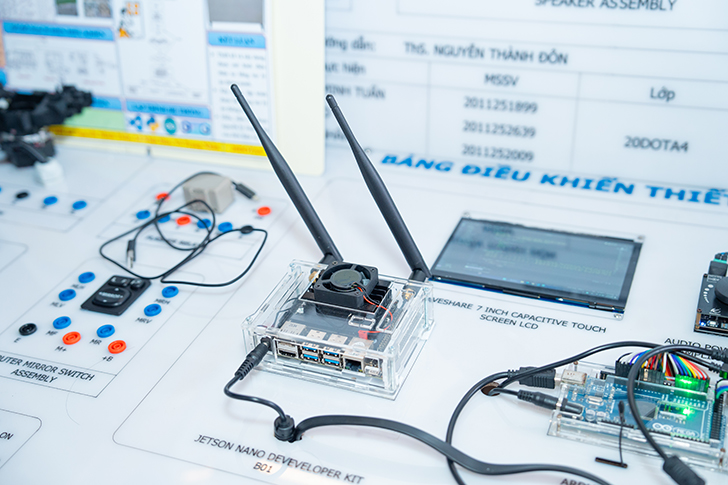 Sinh viên làm đồ án thiết kế mô hình điện thân xe bằng trợ lý ảo - ảnh 3 Sinh viên làm đồ án thiết kế mô hình điện thân xe bằng trợ lý ảo - ảnh 3