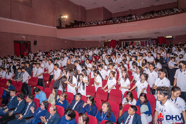 Dược Sĩ Tiến, Juky San, Yuno Bigboi khuấy động buổi Sinh hoạt Công dân - Sinh viên DHV - ảnh 1 Dược Sĩ Tiến, Juky San, Yuno Bigboi khuấy động buổi Sinh hoạt Công dân - Sinh viên DHV - ảnh 1