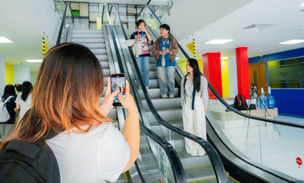 Sinh viên hào hứng trải nghiệm sự thay da đổi thịt của HUFLIT - ảnh 3 Sinh viên hào hứng trải nghiệm sự thay da đổi thịt của HUFLIT - ảnh 3