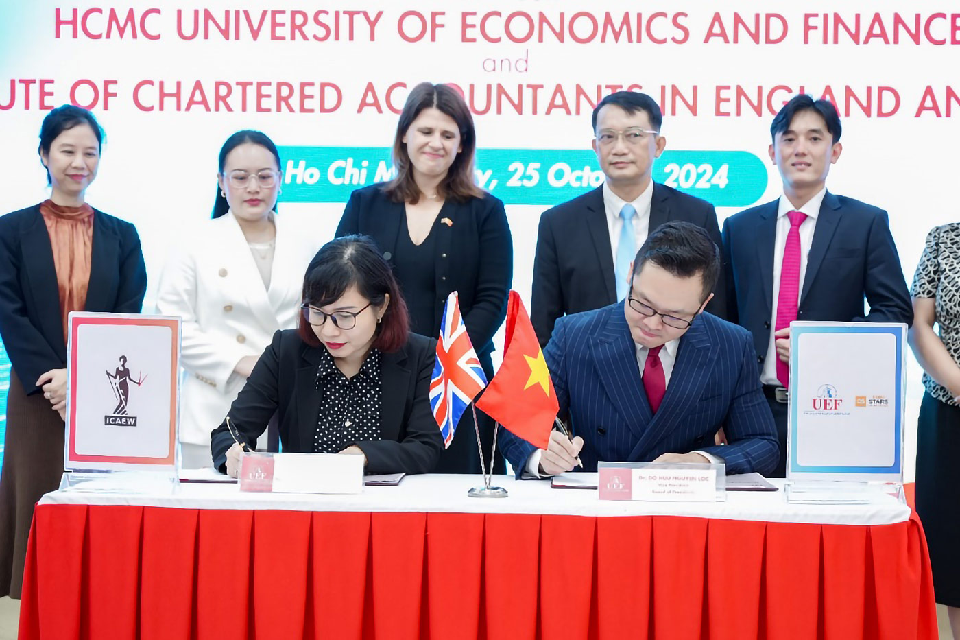 UEF khai giảng các chương trình cử nhân quốc tế Anh Quốc, Hoa Kỳ - ảnh 6 UEF khai giảng các chương trình cử nhân quốc tế Anh Quốc, Hoa Kỳ - ảnh 6