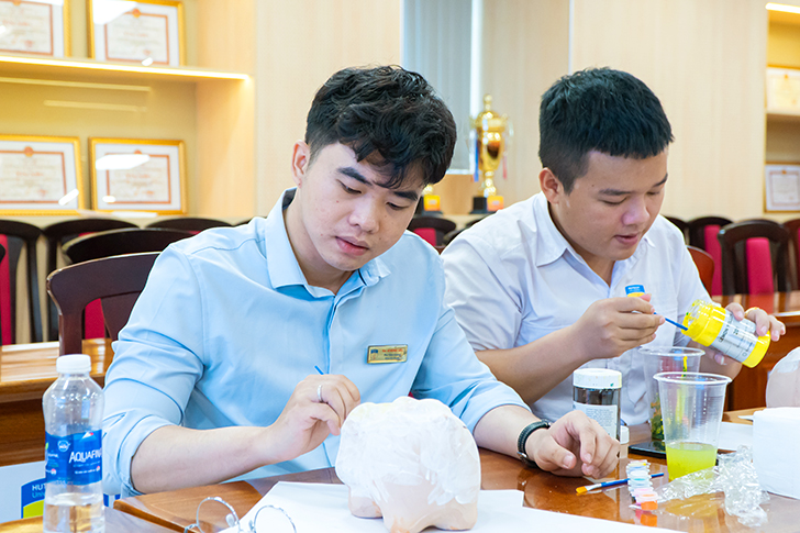 Người thầy không chỉ giảng dạy mà còn truyền cảm hứng - ảnh 4 Người thầy không chỉ giảng dạy mà còn truyền cảm hứng - ảnh 4