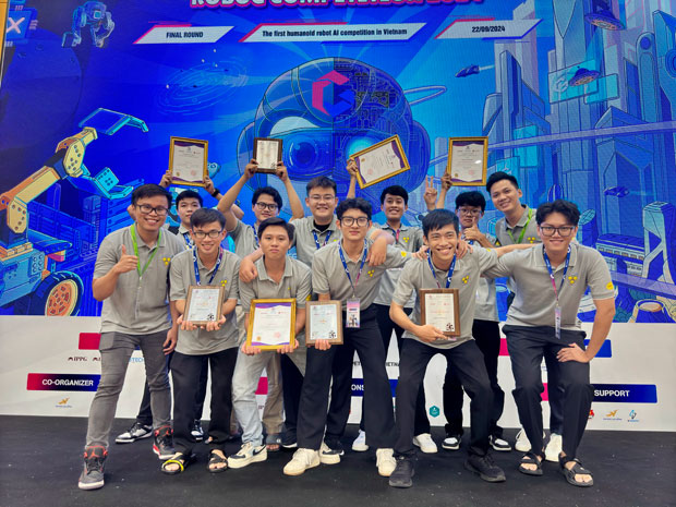 Sinh viên HUFLIT ẵm 4 giải thưởng tại cuộc thi Sáng tạo ROBOT - ROBOG 2024 - ảnh 1 Sinh viên HUFLIT ẵm 4 giải thưởng tại cuộc thi Sáng tạo ROBOT - ROBOG 2024 - ảnh 1