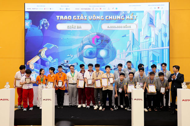 Sinh viên HUFLIT ẵm 4 giải thưởng tại cuộc thi Sáng tạo ROBOT - ROBOG 2024 - ảnh 3 Sinh viên HUFLIT ẵm 4 giải thưởng tại cuộc thi Sáng tạo ROBOT - ROBOG 2024 - ảnh 3