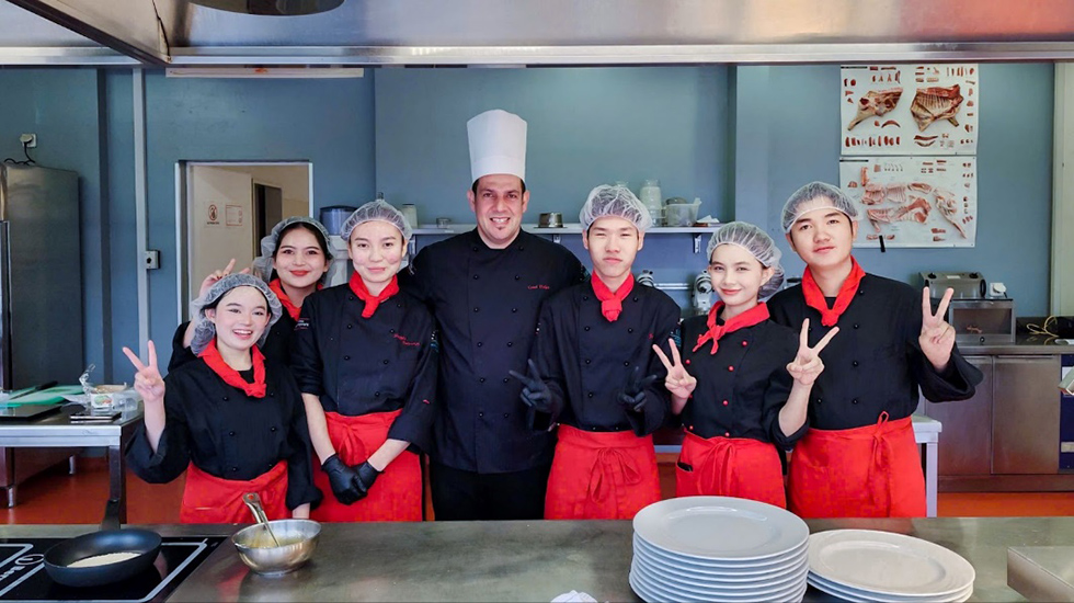 Học, thực tập tại nước ngoài trở thành học phần của sinh viên - ảnh 4 Học, thực tập tại nước ngoài trở thành học phần của sinh viên - ảnh 4