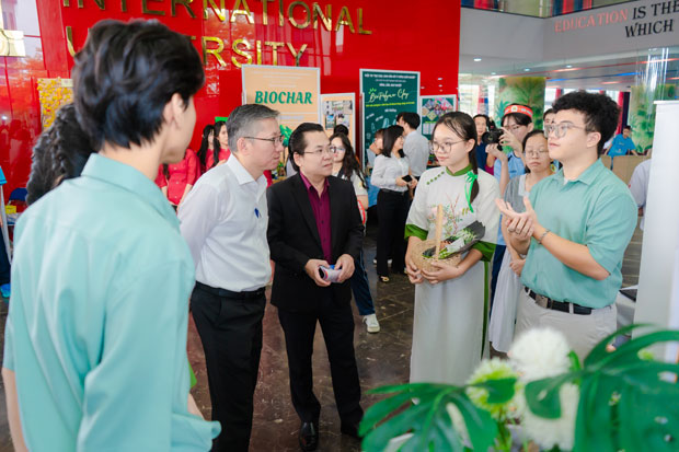 HIU đồng hành cùng Sở GD&ĐT TP.HCM lan tỏa tinh thần khởi nghiệp trong giới trẻ - ảnh 3 HIU đồng hành cùng Sở GD&ĐT TP.HCM lan tỏa tinh thần khởi nghiệp trong giới trẻ - ảnh 3