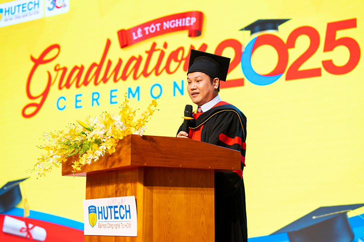 Cảm xúc tại lễ tốt nghiệp HUTECH - Ảnh 4 Cảm xúc tại lễ tốt nghiệp HUTECH - Ảnh 4