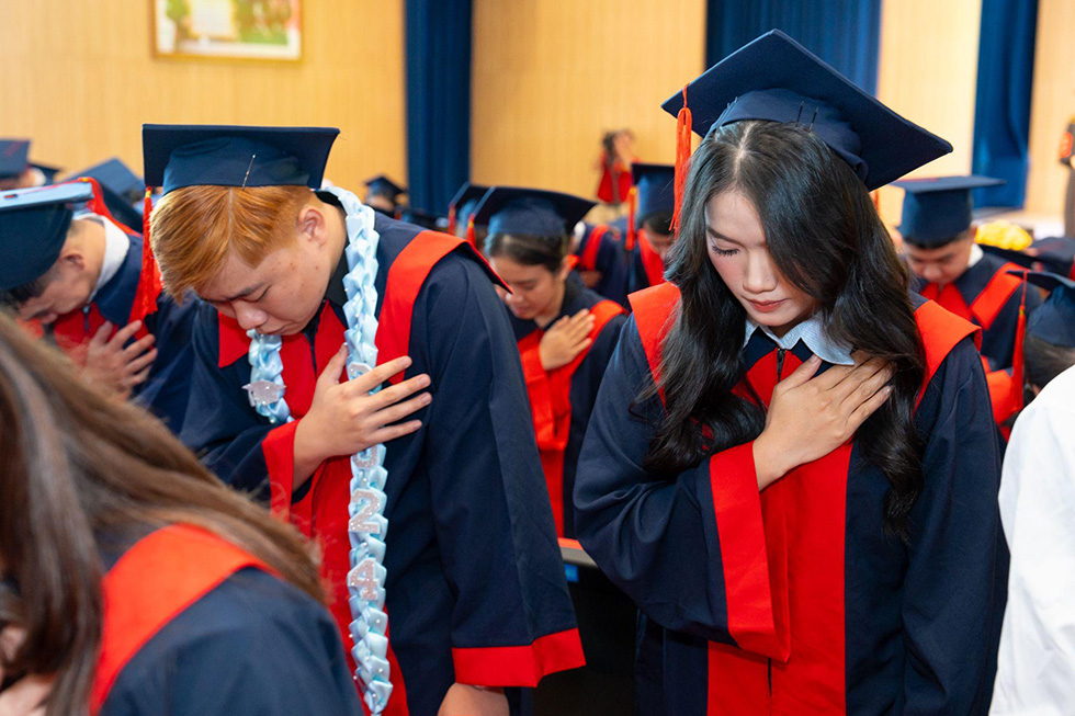 Cảm xúc tại lễ tốt nghiệp HUTECH - Ảnh 6 Cảm xúc tại lễ tốt nghiệp HUTECH - Ảnh 6