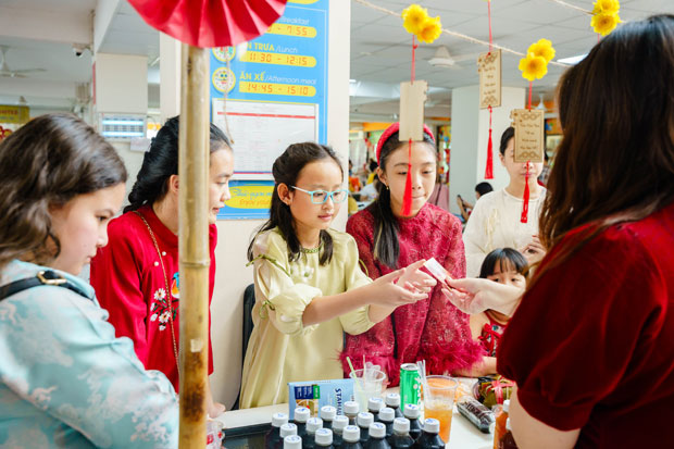 Học sinh hào hứng với mùa Tết đa văn hóa - ảnh 2 Học sinh hào hứng với mùa Tết đa văn hóa - ảnh 2