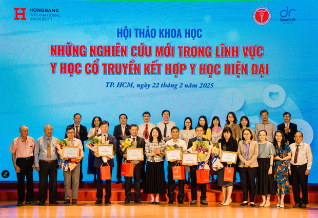 Sinh viên khối ngành sức khỏe học gì từ Hội thảo Đông - Tây y kết hợp - ảnh 5 Sinh viên khối ngành sức khỏe học gì từ Hội thảo Đông - Tây y kết hợp - ảnh 5