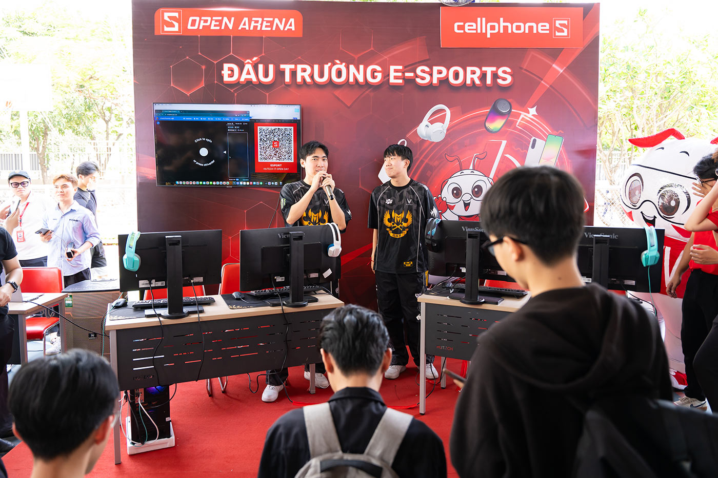 HUTECH IT Open Day 2025 - sàn giao dịch việc làm hấp dẫn HUTECH IT Open Day 2025 - sàn giao dịch việc làm hấp dẫn