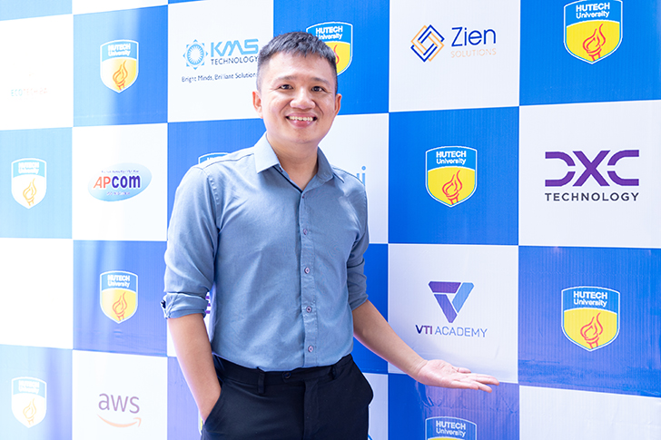 HUTECH IT Open Day 2025 - sàn giao dịch việc làm hấp dẫn HUTECH IT Open Day 2025 - sàn giao dịch việc làm hấp dẫn