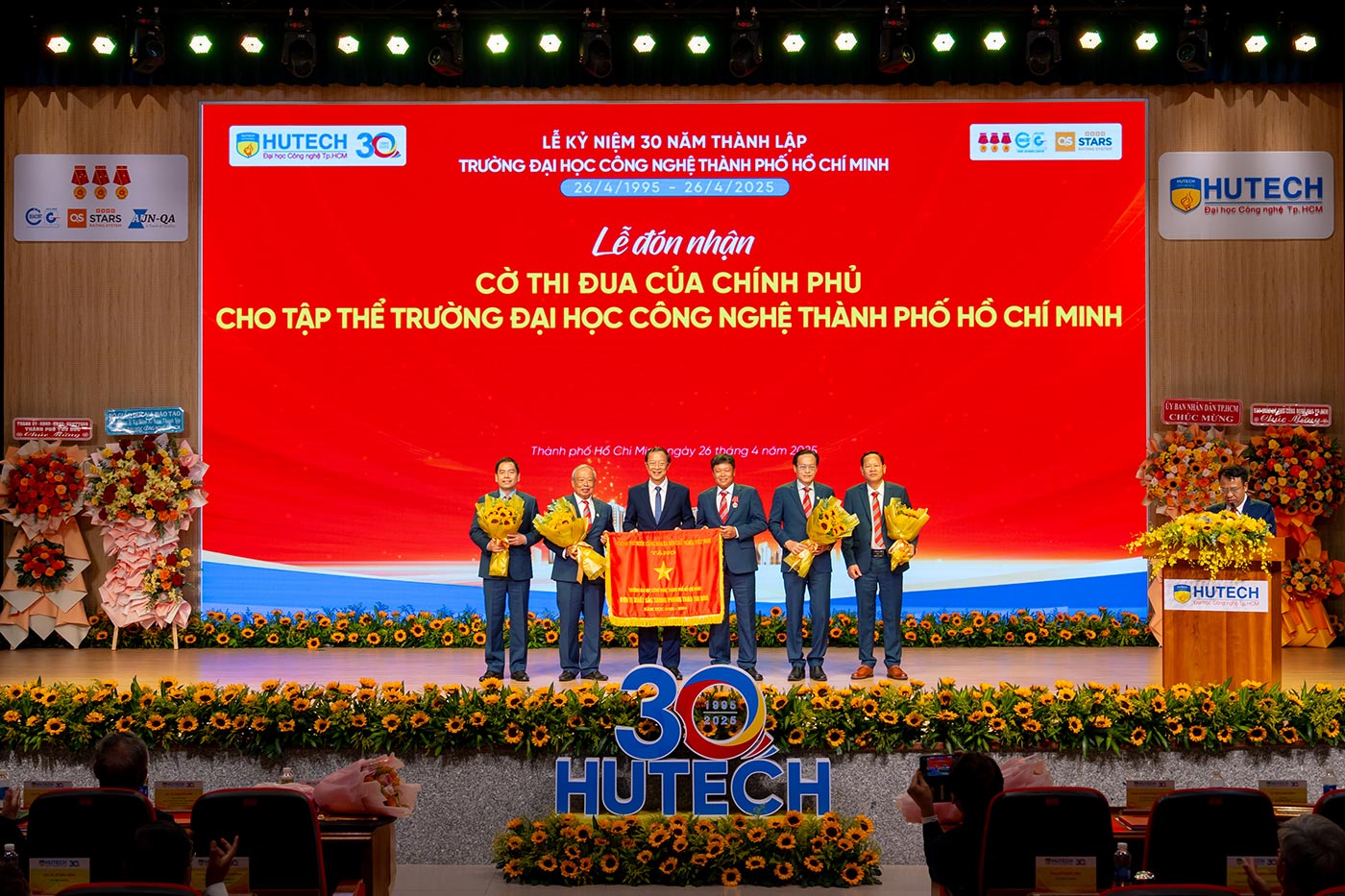 30 năm HUTECH: Hành trình tâm huyết vì sự nghiệp giáo dục 30 năm HUTECH: Hành trình tâm huyết vì sự nghiệp giáo dục