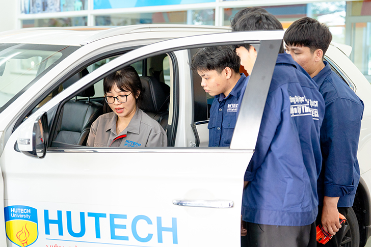 30 năm HUTECH: Hành trình tâm huyết vì sự nghiệp giáo dục 30 năm HUTECH: Hành trình tâm huyết vì sự nghiệp giáo dục