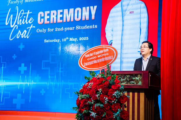 HIU trao hơn 200 áo blouse trắng, đánh dấu cột mốc SV Y Khoa HIU trao hơn 200 áo blouse trắng, đánh dấu cột mốc SV Y Khoa