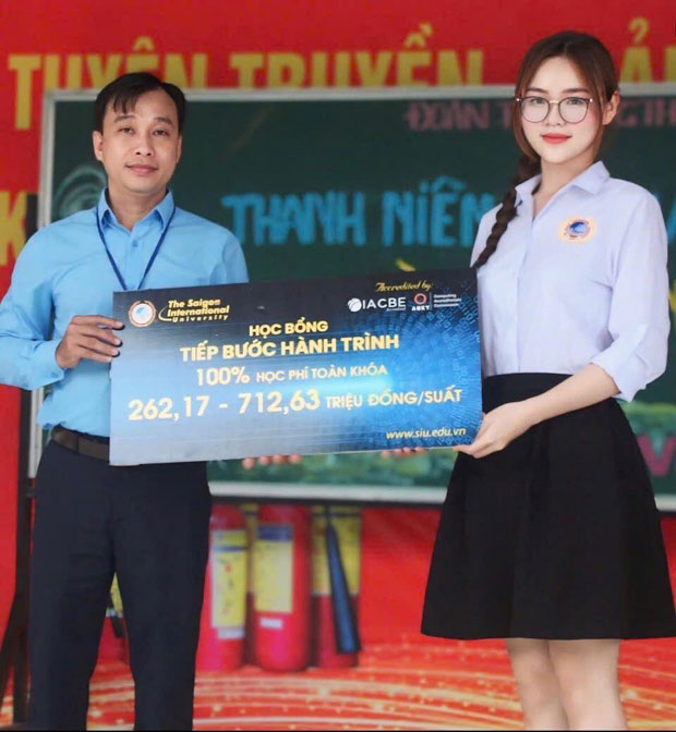 Chắp cánh ước mơ với học bổng Tiếp bước hành trình Chắp cánh ước mơ với học bổng Tiếp bước hành trình