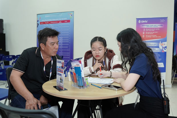 Trường ĐH Hùng Vương TP.HCM mở lối chọn ngành thật - nghề thật cho Gen Z Trường ĐH Hùng Vương TP.HCM mở lối chọn ngành thật - nghề thật cho Gen Z