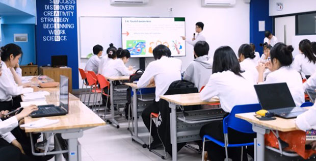 AI thay đổi lớp học tiếng Anh? Góc nhìn từ hội thảo TESOL 2025 tại HUFLIT AI thay đổi lớp học tiếng Anh? Góc nhìn từ hội thảo TESOL 2025 tại HUFLIT