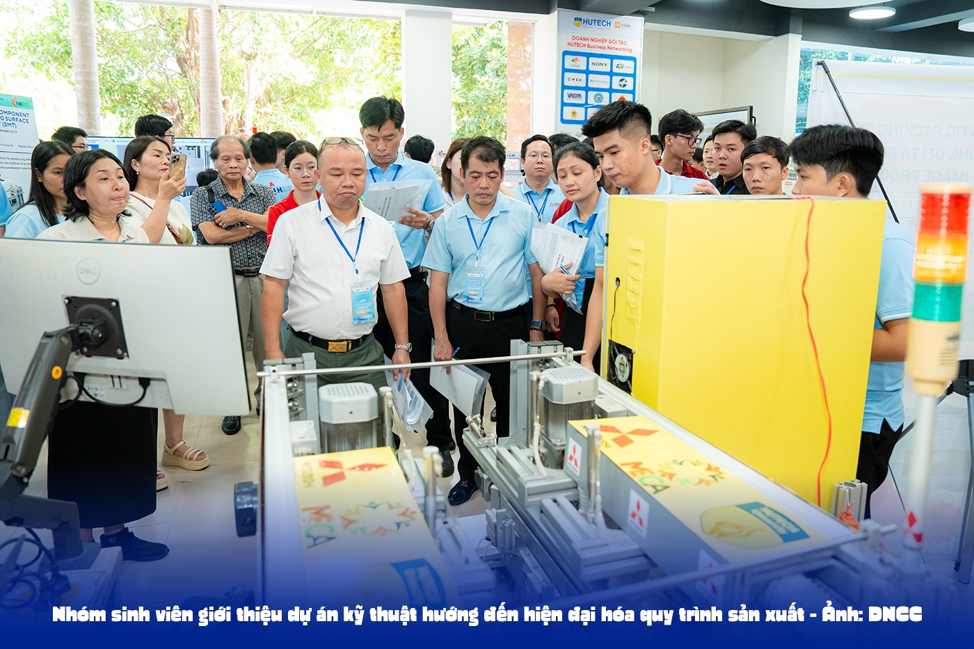 Sinh viên phát triển giải pháp trợ lý tài chính bằng AI Sinh viên phát triển giải pháp trợ lý tài chính bằng AI